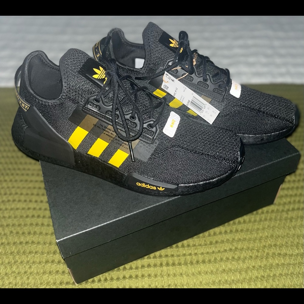 Adidas Original NMD_R1.V2 Mens Size 11 Sneaker